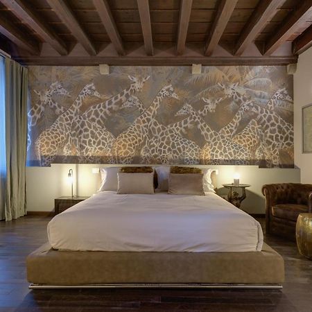 Palazzo Duomo Suites In Udine Center Exteriér fotografie